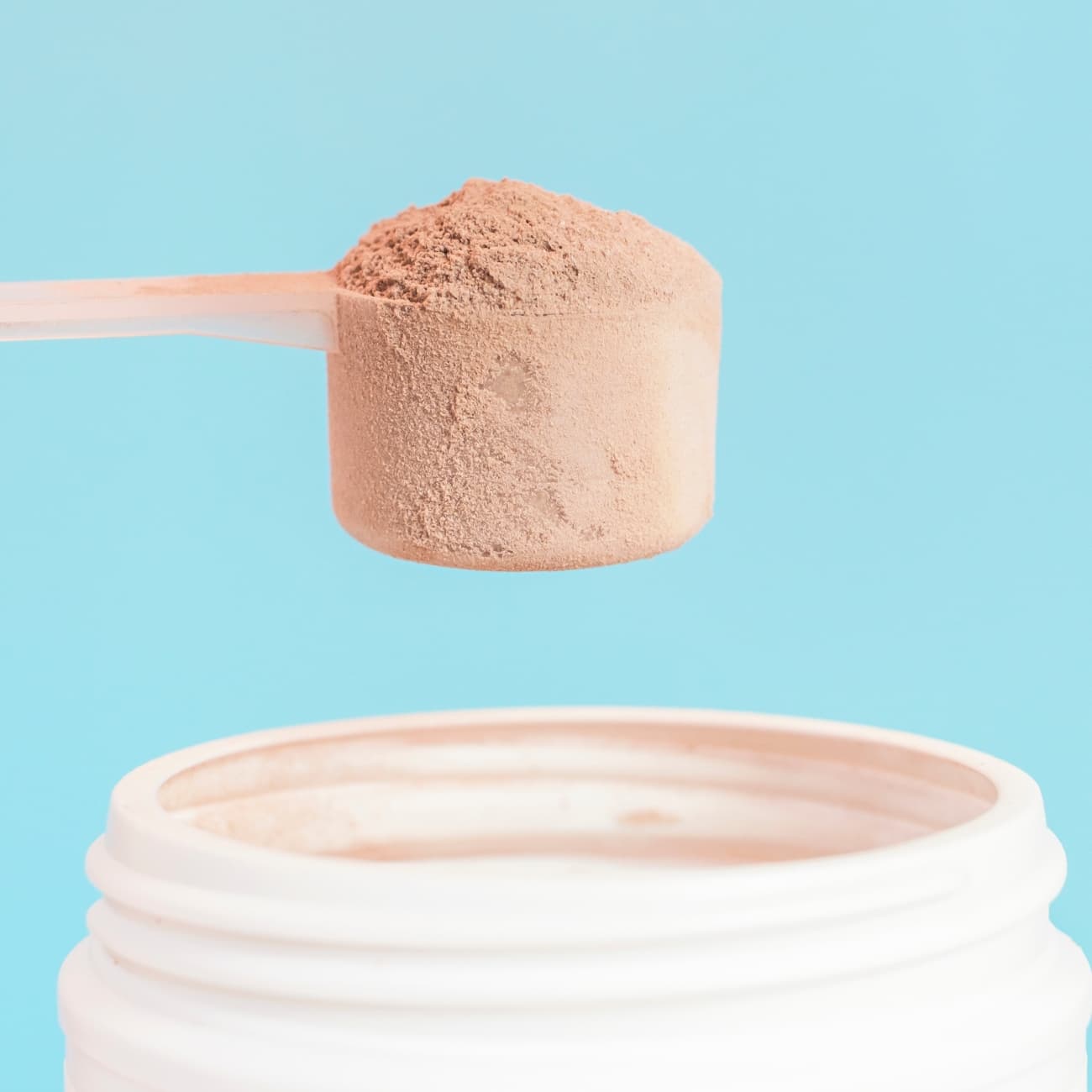 Whey Protein Scoop and Gut Issues